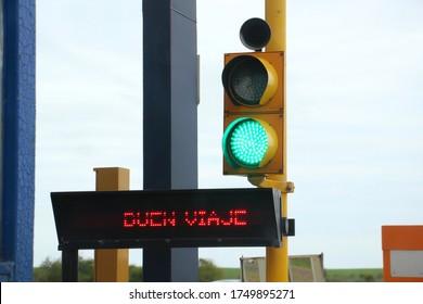 
Crossing A Toll, The Green Light Of The Traffic Light Tells Us That We Can Move Forward, Wishing A Good Trip To Each Vehicle That Circulates Along The Route