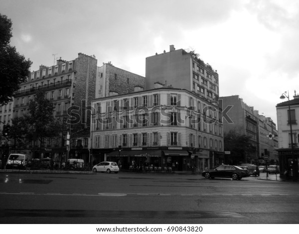 Crossroads of avenues in Paris, district of\
Montparnass, on november 2013 14th. Pub \