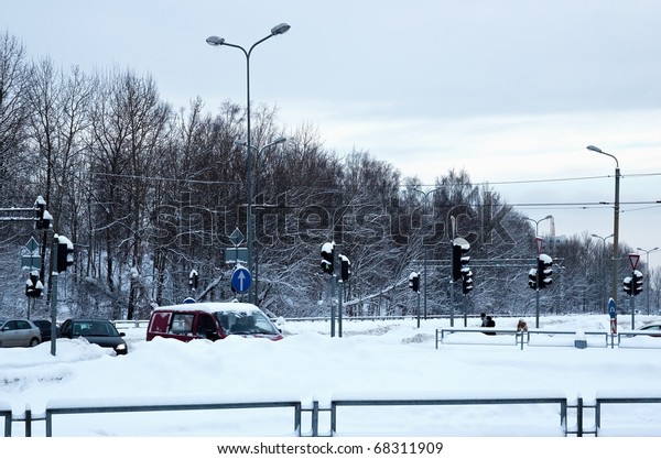 Crossroads with traffic\
lights in the winter