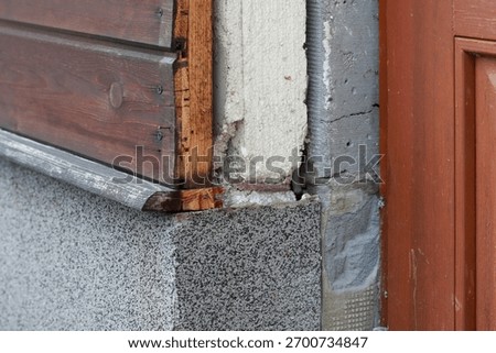 Cross-section of insulating layers in an old-style residential house.