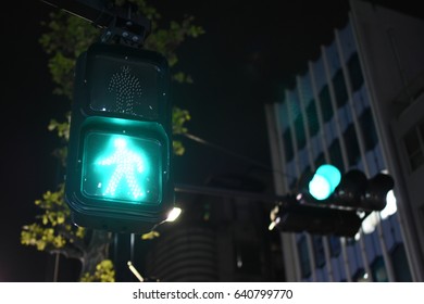 20,717 Crosswalk light sign Images, Stock Photos & Vectors | Shutterstock