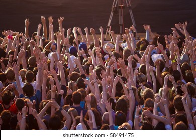 23,735 Teen Crowd Images, Stock Photos & Vectors | Shutterstock