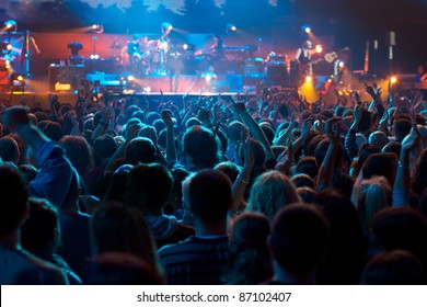 34,339 Singer crowd Images, Stock Photos & Vectors | Shutterstock