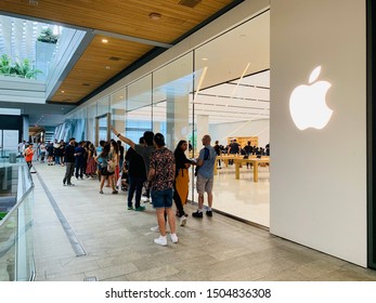 Crowd And Line Of People Outside Of Apple Store In Brickell City Center In Miami, Florida Taken On September 15, 2019.