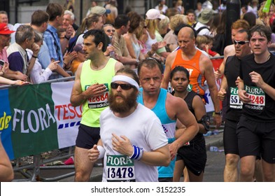 1,502 London Marathon Finish Images, Stock Photos & Vectors | Shutterstock