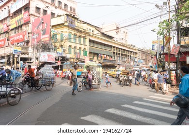 Crowded City Street Of Bara Bazar, A Lively Shopping District Of Calcutta On A Busy Working Day. Burrabazar, Kolkata West Bengal India South Asia Pacific March 22, 2021