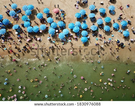 Similar – Luftballonaufnahme von Menschen, die Spaß und Entspannung am Costinesti-Strand in Rumänien am Schwarzen Meer haben.