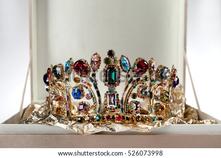 crown for the queen