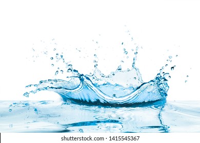 Crown Shaped Water Splash With Reflection