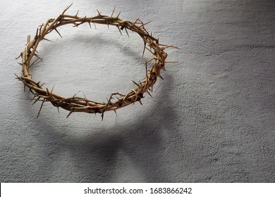 521 Gold crown of thorns Images, Stock Photos & Vectors | Shutterstock