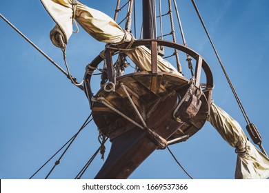 Crow's nest and yard of an old spanish galleon