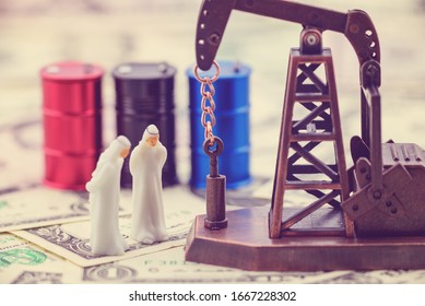 Crude Oil Price And World Petroleum Demand Concept : Gulf Oil Owners Talk On A Spot Price And Trade Deal Or Buying Contract. Oil Rig Or Pumpjack, Colored Drum Barrels On US USD Dollar Currency Notes.