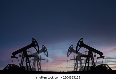 Crude Oil Pumpjack On Sunset. Fossil Crude Output And Fuels Oil Production. Oil Drill Rig And Drilling Derrick. Global Crude Oil Prices, Energy, Petroleum Demand (OPEC+). Pump Jack At Oilfield.