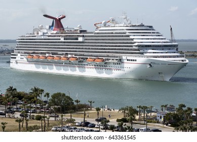 Cruise Ship Carnival Magic Departing Port Stock Photo 643361545 ...