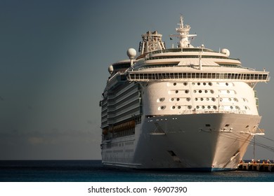 743 Cruise ship disembark Images, Stock Photos & Vectors | Shutterstock