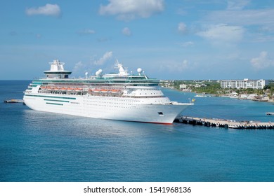 Cruise Ship Docking Cozumel Stock Photo 1541968136 | Shutterstock