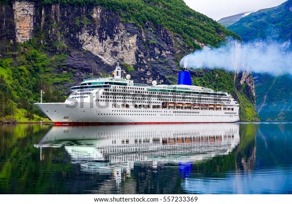 Cruise Ship Cruise Liners On Geiranger Stock Photo 557233369 | Shutterstock