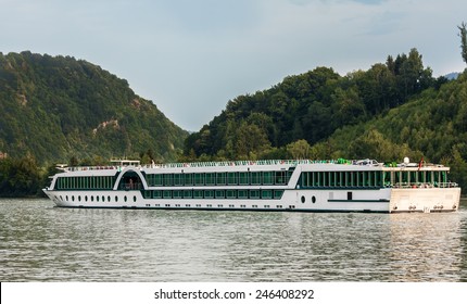 8,830 Danube river cruise Images, Stock Photos & Vectors | Shutterstock