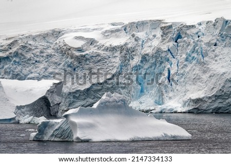 Cruising in Antarctica - Antarctic Peninsula - Palmer Archipelago. Neumayer Channel. Global warming - Fairytale landscape