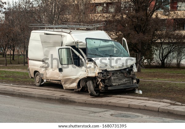 Crushed in a car accident\
transport bus
