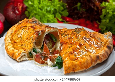 crust, food, italian, cooking, mozzarella, ham, pizza, cheese, tomato, sauce, lunch, baked, meat, filling, mushrooms, meal, dinner, stuffed, cuisine, plate, half, calzone, dough, vegetable, snack, dai