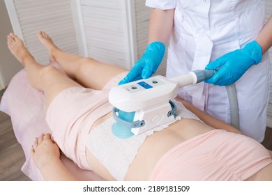Cryolipolysis. Hardware cosmetology. Body care. Non surgical sculptures. Body contouring treatment, anti-clulite and anti-fat therapy in a beauty salon. Woman on procedure - Shutterstock ID 2189181509
