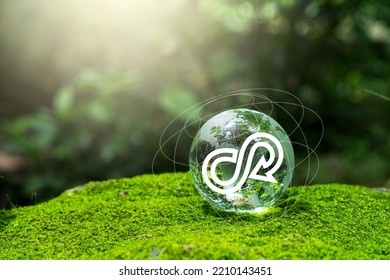 Crystal Globe With A Circular Economy Icon Around It. Ideas For Future Growth Of Business And Design To Reuse And Renewable Material Resources.reuse. Circular Economy Concept.