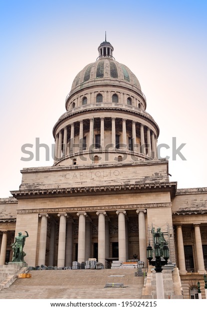 Cuba.The Capitol building\

