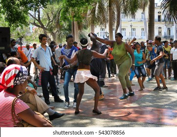 Cuba, Havana - 07 April, 2016: A Passionate Cuban Dance Salsa Dancing In One Of The Central Squares Of Havana, Tourists And Locals Enjoy Themselves To The Hot Rhythms Of Latin American Dances 