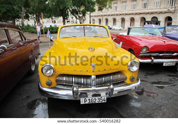 Cuba, Havana - August 14, 2016: front view of\
an amazing vintage american classic car, waiting for tourists to\
take a ride on the streets of Old\
Havana.
