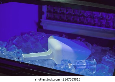 Cube Ice Machine. Suitable For Small Beverage Shops.