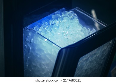 Cube Ice Machine. Suitable For Small Beverage Shops.