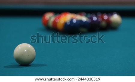 A cue ball before breaking