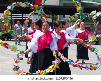 Imagenes Fotos De Stock Y Vectores Sobre Ecuador Baile Shutterstock