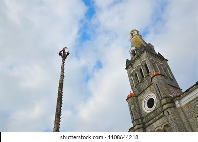 Cuetzalan Del Progreso, Puebla Mexico. May 23, 2018. Flying Dancers On The Top Of The Tree Pole Front Of The Church Parroquia De San Francisco De Asís Getting Ready For The Dance Of The Flyers Ritual.