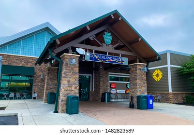 CUMBERLAND, PENNSYLVANIA- AUGUST 17, 2019: Service Plaza Building At Cumberland Valley, Pennsylvania Turnpike