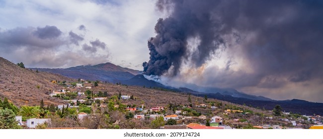 The Cumbre Vieja volcano eruption with black smoke on the Canary island of La Palma, Spain, panorama - Powered by Shutterstock