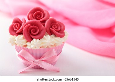 Cup Cake With Red Marzipan Roses