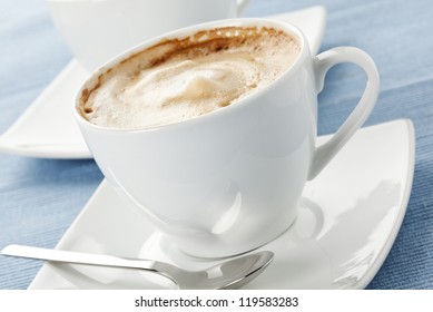 Tasse Cappuccino, kippbarer Blick