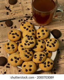 A Cup Of Tea
, A Plate Of Cookies And Newspapers
Is The Right Combination To Start Activities In The Morning.