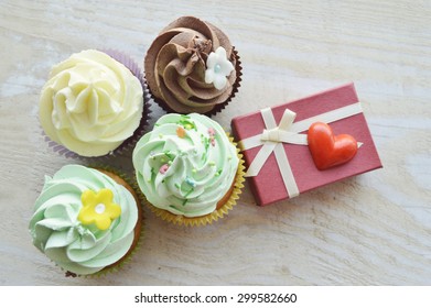 cupcakes, with cream ,decorated with hearts,Valentine's day,international women's day,love.Notepad.Valentine,love letter