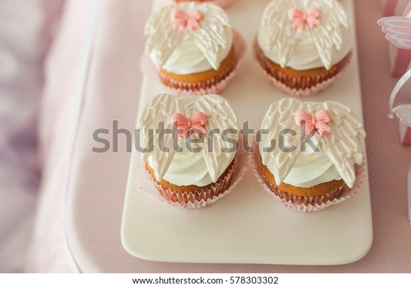 cupcakes with angel wings