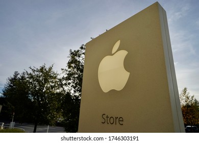 Cupertino, CA - NOV/28/2016 : Apple Infinite Loop/Apple Campus