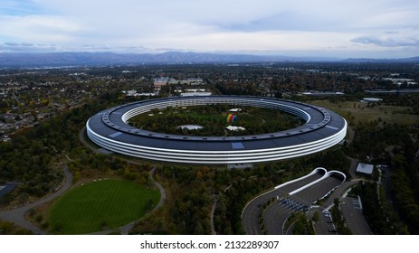 980 Apple Headquarters Cupertino Images, Stock Photos & Vectors ...