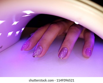 Curing Nail Polish With UV Light