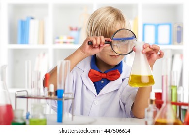 80,050 Curious kid Images, Stock Photos & Vectors | Shutterstock