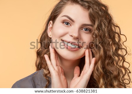 curly hair woman with brackets