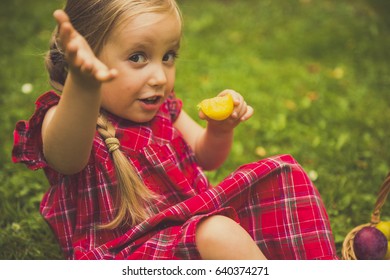 Curly Happy Little Girl Eating Plum Stock Photo 640374271 | Shutterstock