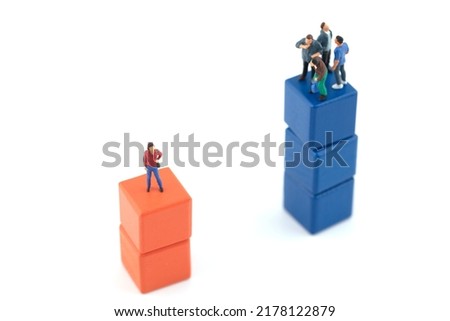 The current situation of more men and less women with micro creativity