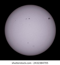 Currently, active solar activity during the 25th solar cycle is being observed.
In the white-light solar image, giant sunspots, sunspot groups, and white spots were observed.